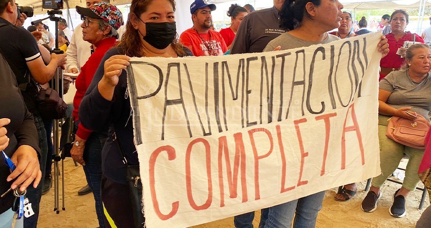 Exigen vecinos de Vista Hermosa a Leggs Castro pavimentación de la calle "Baja California Sur"