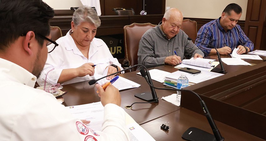 Firma gobernador donación de propiedades de Fonatur al estado