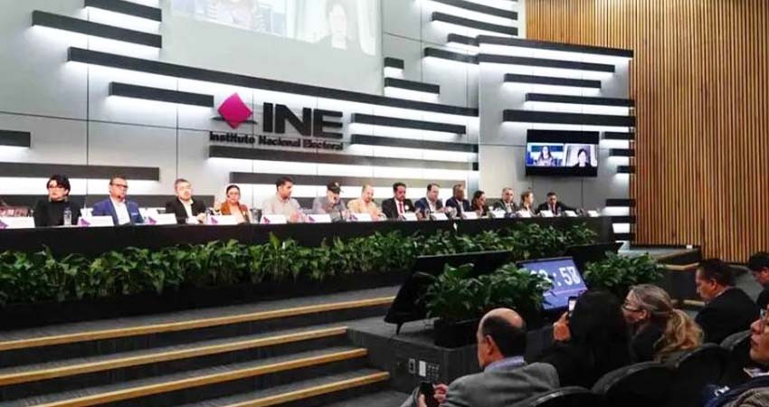 Comisión del INE aprueba mecanismos para elegir preguntas en redes para primer debate