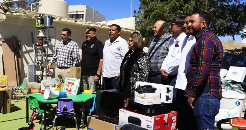 Entrega gobernador Castro Cosío equipo para mejora de servicios en centro de atención infantil de Cabo San Lucas