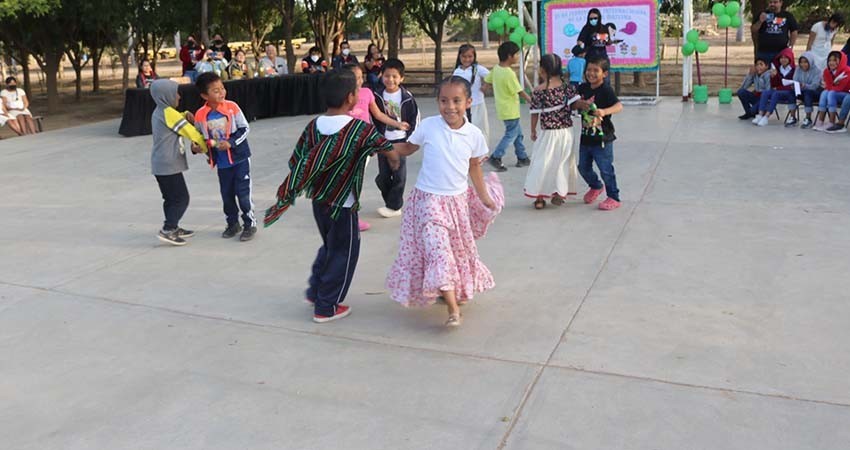 Celebran en escuelas para migrantes el Día Internacional de la Lengua Materna