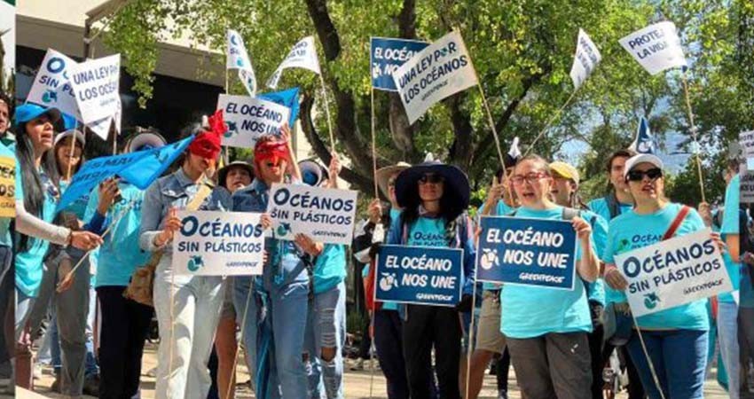 Greenpeace México busca firmas para que ley contra plásticos sea más estricta