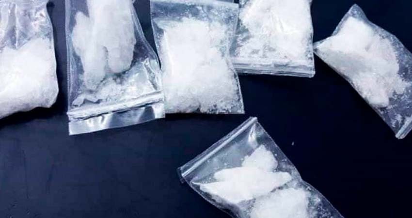 Por posesión de metanfetamina sentencian a tres años de prisión a dos personas