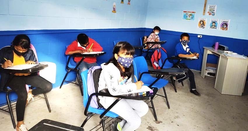 Organizan muestra pedagógica de inglés