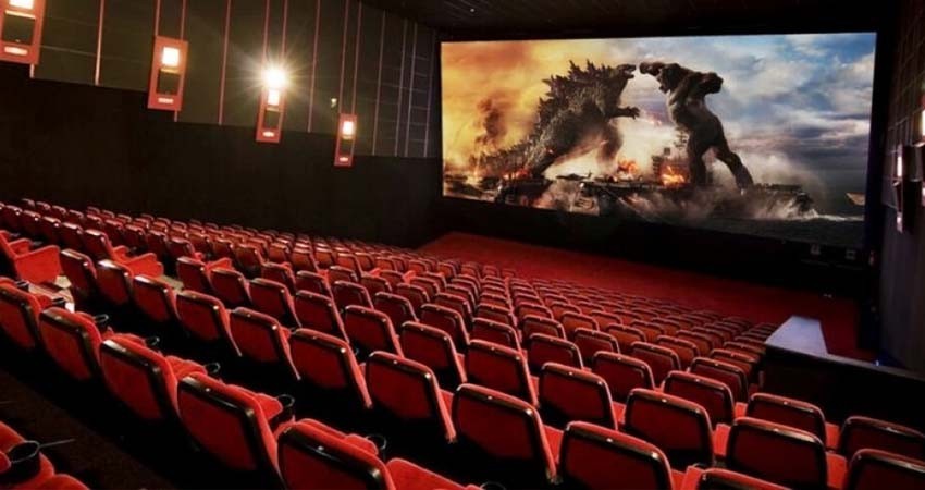 Cines deberán exhibir películas dobladas al español con audiodescripción: SCJN