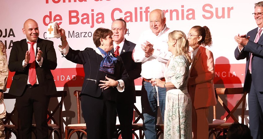 Gobernador y líder nacional de Cruz Roja Mexicana dan inicio a la colecta nacional