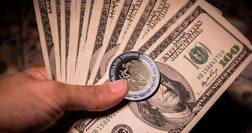 El peso tiene mejor nivel frente al dólar desde finales de julio