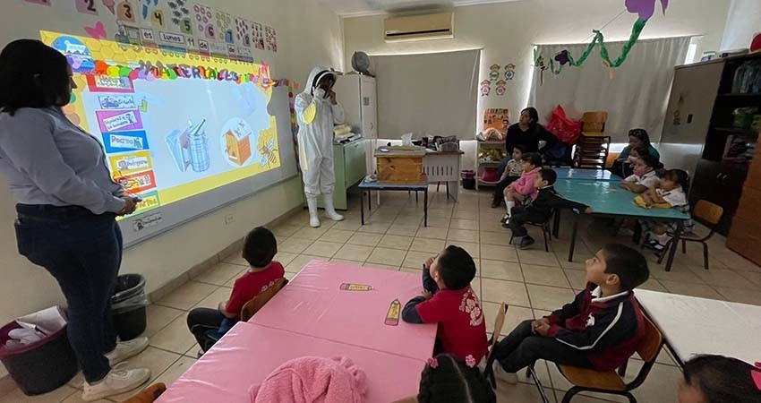 Impulsa UABCS programa de pláticas interactivas sobre apicultura en jardines de niños