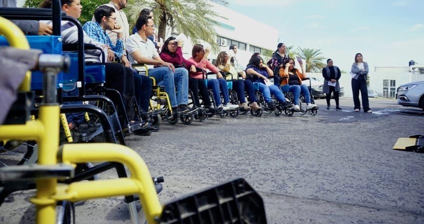 Capacitan a servidores públicos para la atención de personas con discapacidad