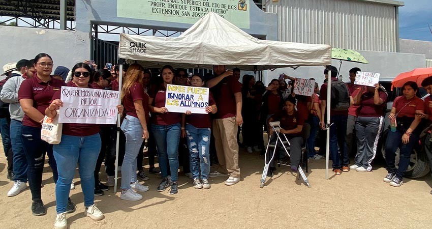 "Ni un paso atrás": Estudiantes Normalistas de Los Cabos exigen instalaciones dignas