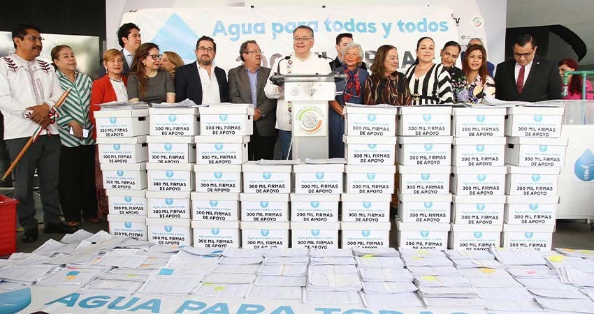 Presenta Morena 300 mil firmas al Senado en defensa del agua
