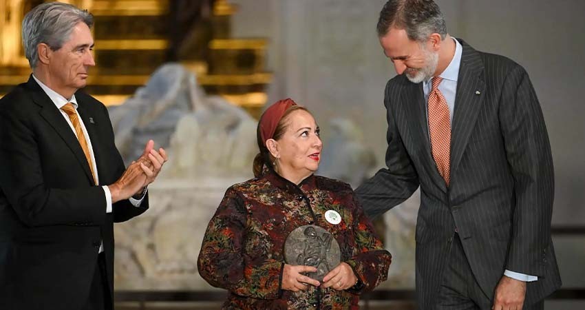 AMLO reprocha a Rey de España premio a familiares de desaparecidos