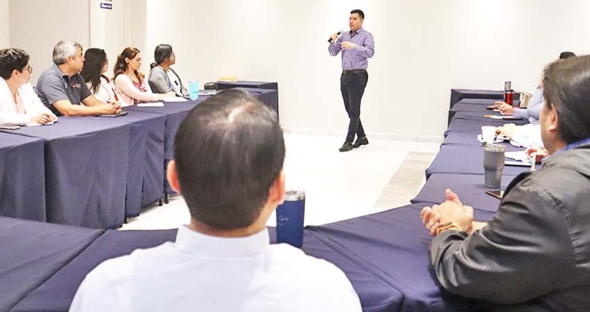 Capacita salud a personal en materia de transparencia y acceso a la información