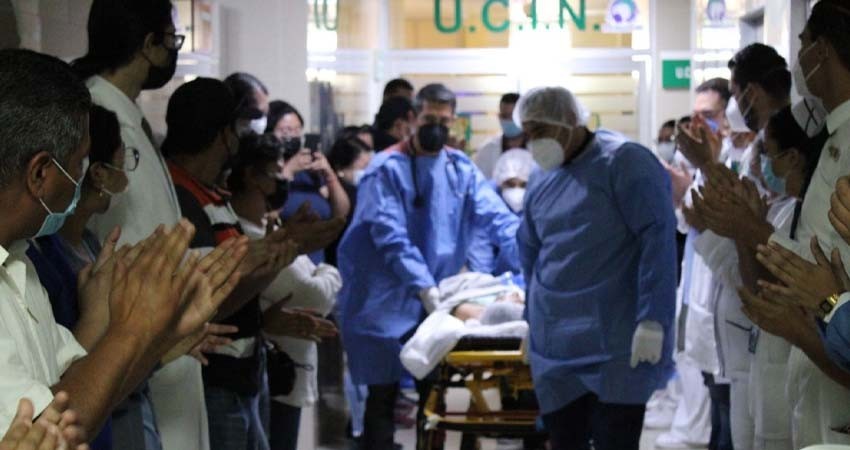 Entre aplausos despiden a donadora de órganos en IMSS La Paz