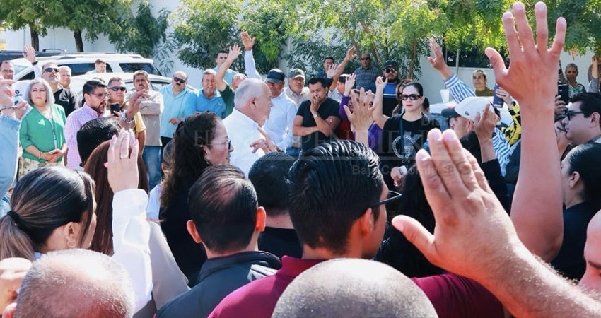 Trabajadores de SEP BCS exigen al gobernador mejoras en condiciones laborales