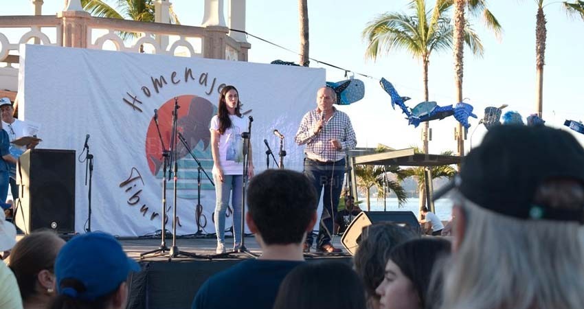 Asisten más de 3 mil personas al homenaje del tiburón ballena en La Paz