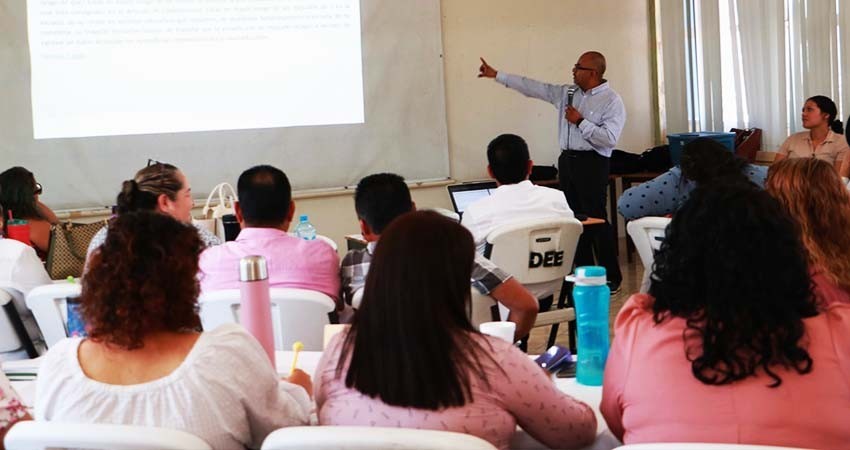 Participan docentes de BCS en el taller “La transición de las USAER”