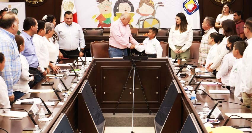 Gobierno del estado hace partícipe de su administración a niñas y niños de BCS