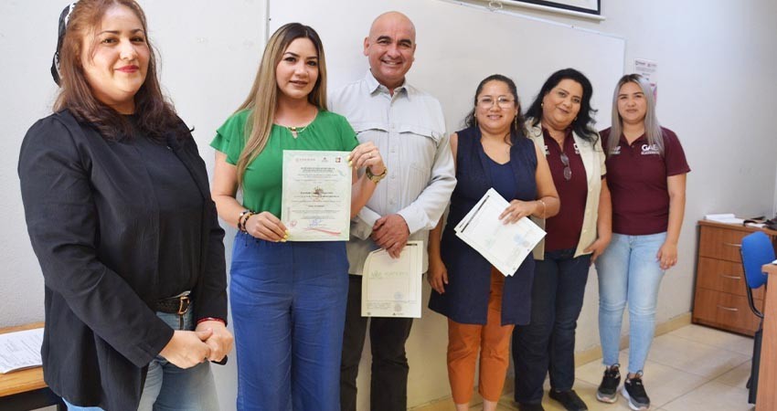 ICATEBCS clausura curso de Excel para personal de la Junta Estatal de Caminos