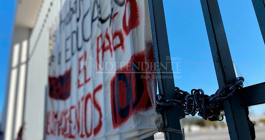 Una vez más, trabajadores de la educación en BCS cierran oficinas de SEP