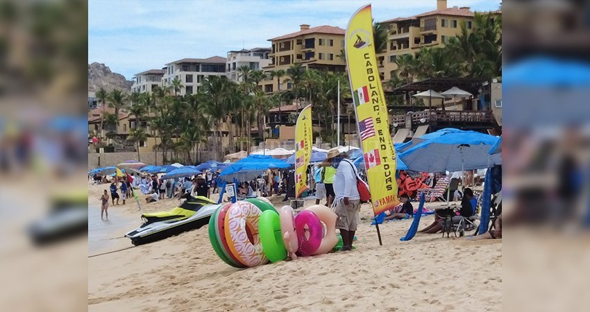 CCC: Playas de Cabo San Lucas "con exceso" de vendedores sin permiso