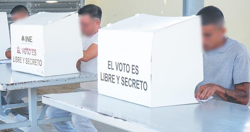 En BCS personas privadas de su libertad emiten su voto para la presidencia de la república