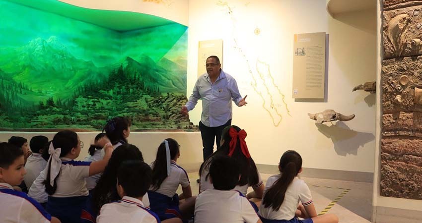 Inauguran 2° Feria del Libro Infantil y Juvenil en La Paz