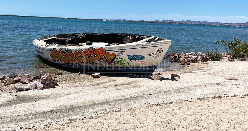 Colectivo de La Paz busca apoyo para retirar embarcaciones y limpiar playa tras los daños del huracán Norma