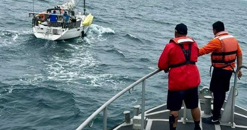 Rescata SEMAR a dos turistas en playas de Baja California Sur 