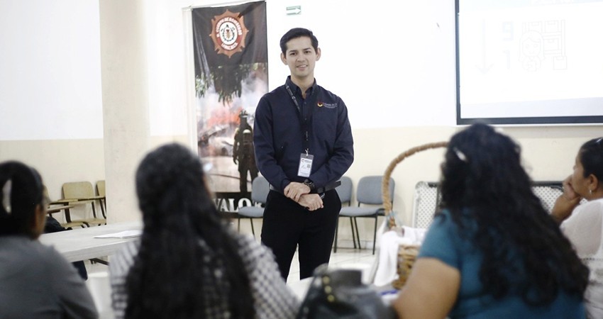 Capacita COEPRIS a participantes de la Expo Jornada Inclusión