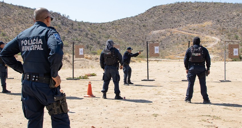 Adiestran a Policías municipales de La Paz en tiro policial
