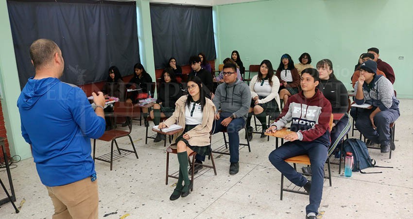 Becas Benito Juárez benefician a más de 38 mil jóvenes de nivel bachillerato