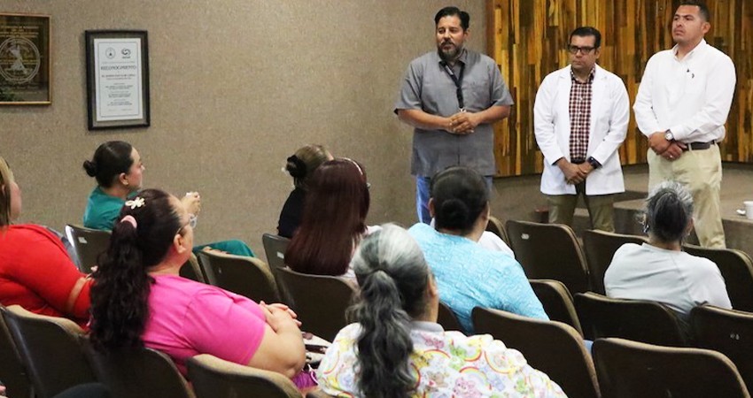 Salud estatal da continuidad a capacitación de personas cuidadoras de adultos mayores