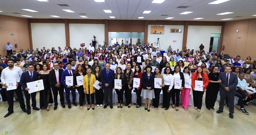 UABCS celebra la entrega de 283 documentos académicos en tres ceremonias oficiales