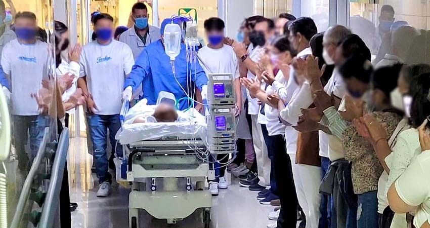 Entre aplausos dan último adiós a mujer donadora de órganos en IMSS La Paz