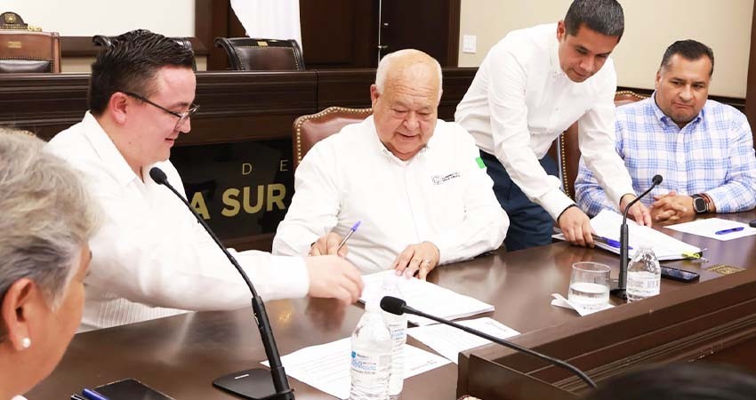 Formalizan gobierno del estado de BCS y FONATUR, escrituras de propiedad de bienes donados