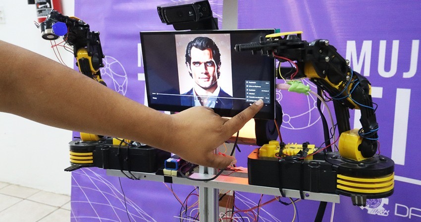 Henry. Estudiantes de UABCS desarrollan prototipo de robot para asistir a adultos mayores