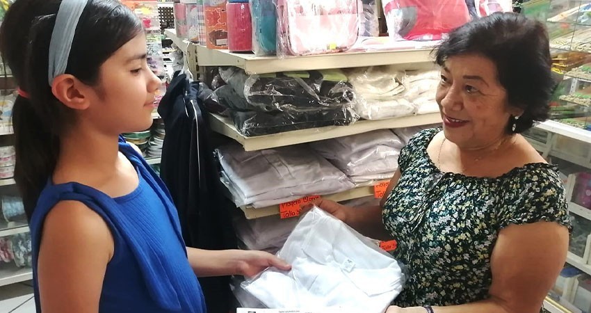 136 empresas en BCS cajean vales de útiles y uniformes escolares