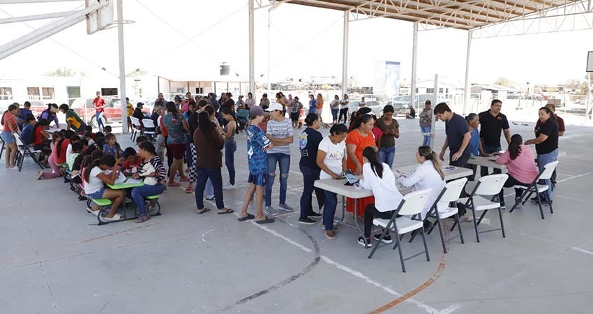 Entrega DIF La Paz apoyos del programa de alimentación escolar a niñas y niños de Los Dolores