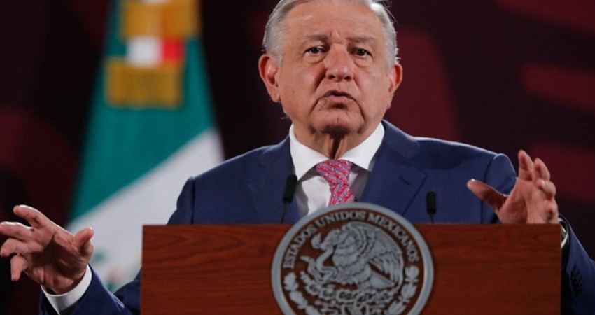 AMLO califica de ‘politiquería’ advertencias de agencias sobre sus reformas