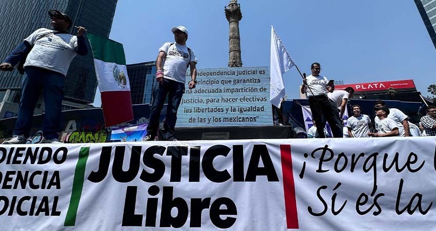 Trabajadores del Poder Judicial marchan contra iniciativas de AMLO