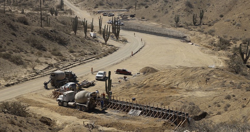 Supervisan construcción de la carretera Bahía Tortugas - Punta Eugenia