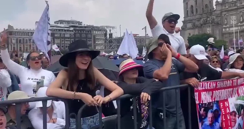 'Fuera Piña, fuera Piña', claman morenistas en informe de AMLO