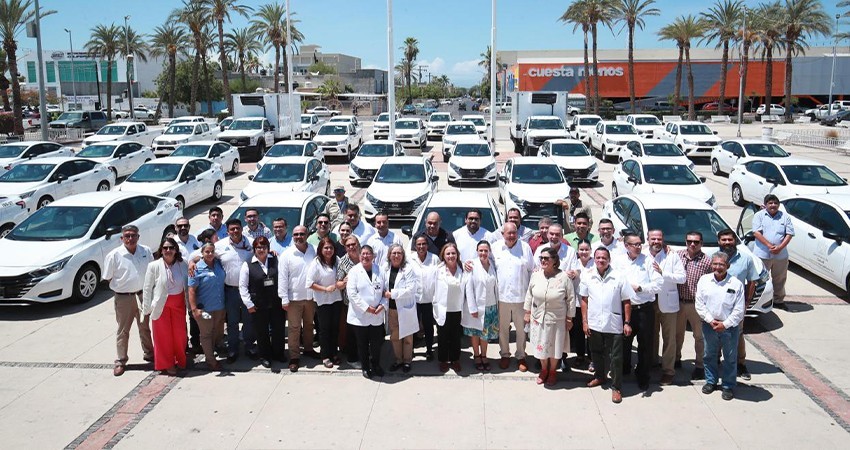 Entrega gobierno de BCS vehículos nuevos para fortalecer programas de salud pública