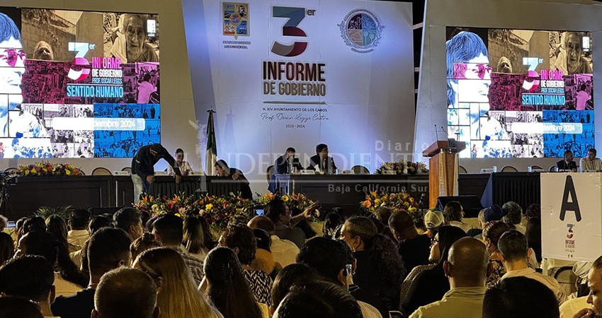 En ausencia de autoridades, rinde Leggs Castro su último informe de gobierno: “El apoyo social fue el principal trabajo de la administración”