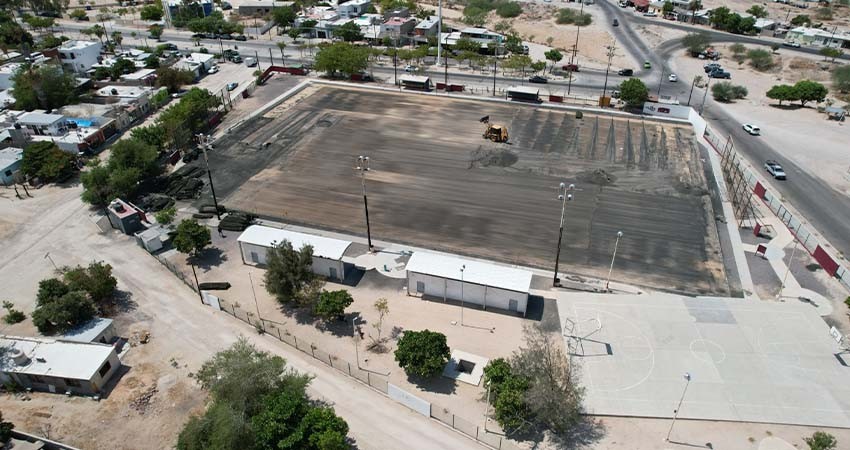 Rehabilita SEPUIMM campo de fútbol de la colonia 20 de noviembre en La Paz