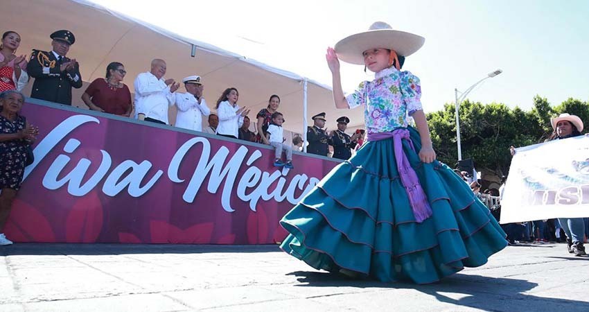 Encabeza el gobernador Castro Cosío desfile cívico-militar conmemorativo al 16 de septiembre
