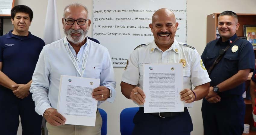 Signan convenio de colaboración UABCS Los Cabos y el H. Cuerpo de Bomberos de CSL