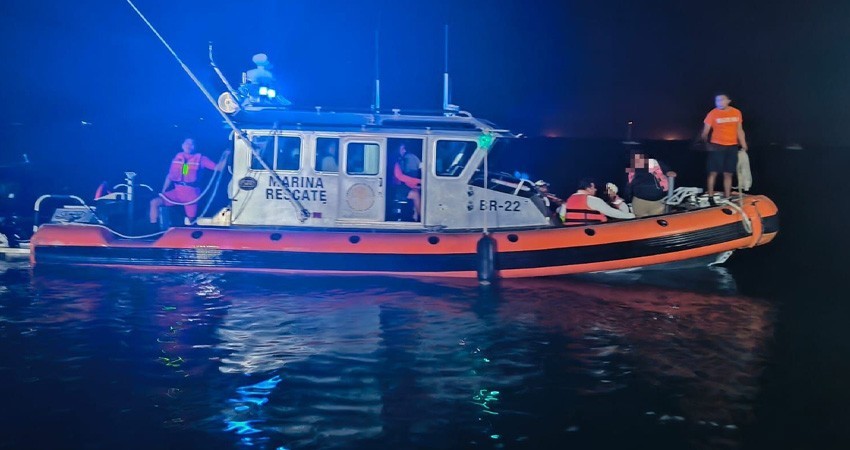 Marina rescata a personas que se encontraban a la deriva en inmediaciones de la La Paz