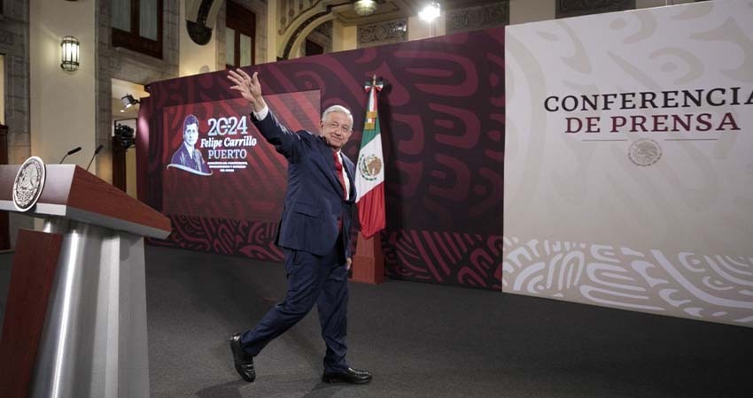 AMLO manda carta de despedida a morenistas; les pide evitar la prepotencia